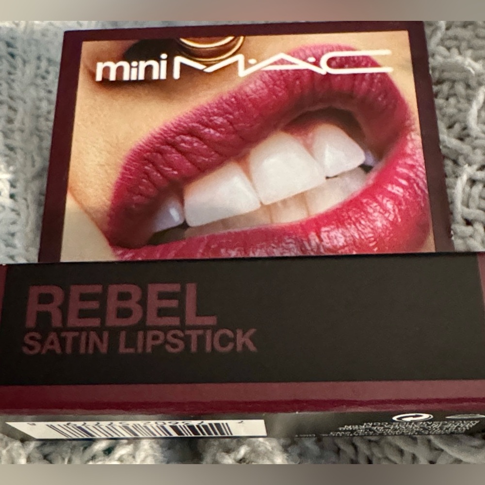 MAC Cosmetics Mini Satin Lipstick - Rebel